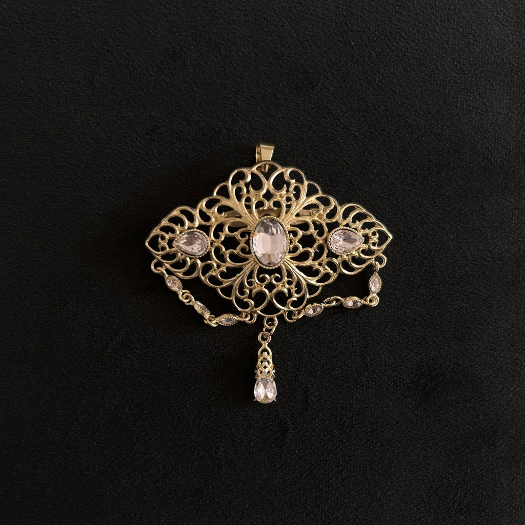 Broche Caftan – Élégance Orientale